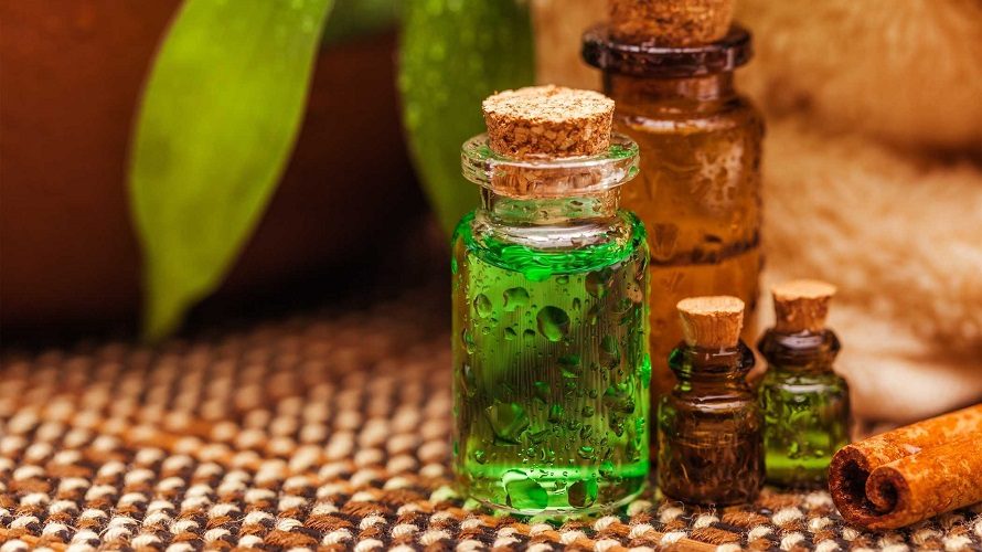 10 Powerful Essential Oils For Toenail Fungus